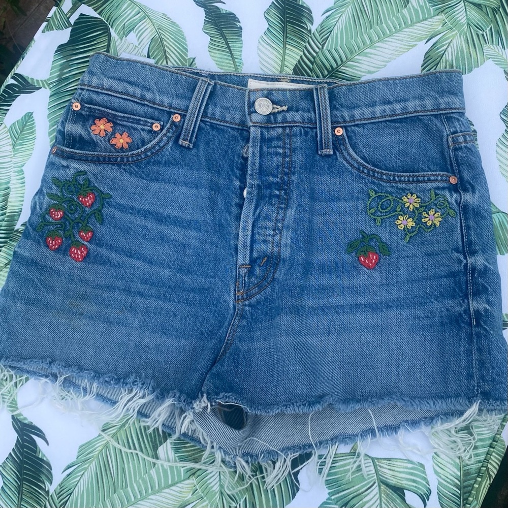 MOTHER The Ditcher Cut Off Mid Rise Denim Embroidered Shorts. Size 24